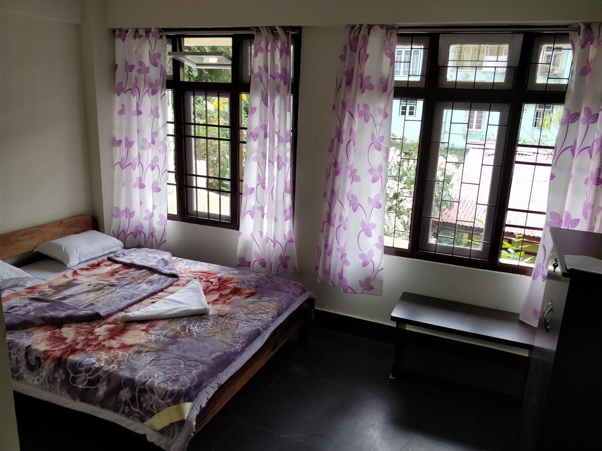 Hotel Pine Leaf Gangtok Esterno foto