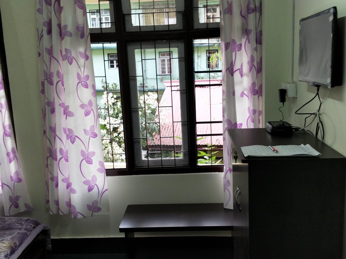 Hotel Pine Leaf Gangtok Esterno foto