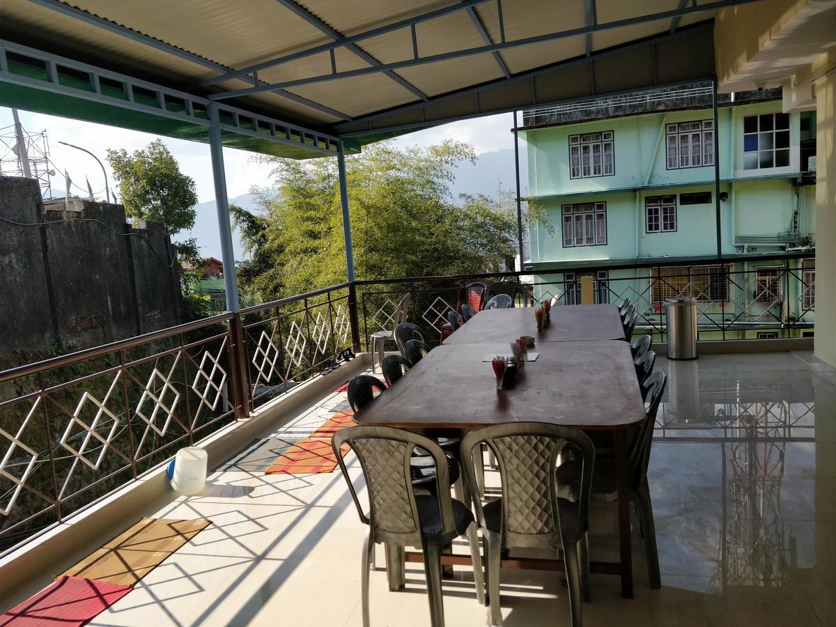 Hotel Pine Leaf Gangtok Esterno foto